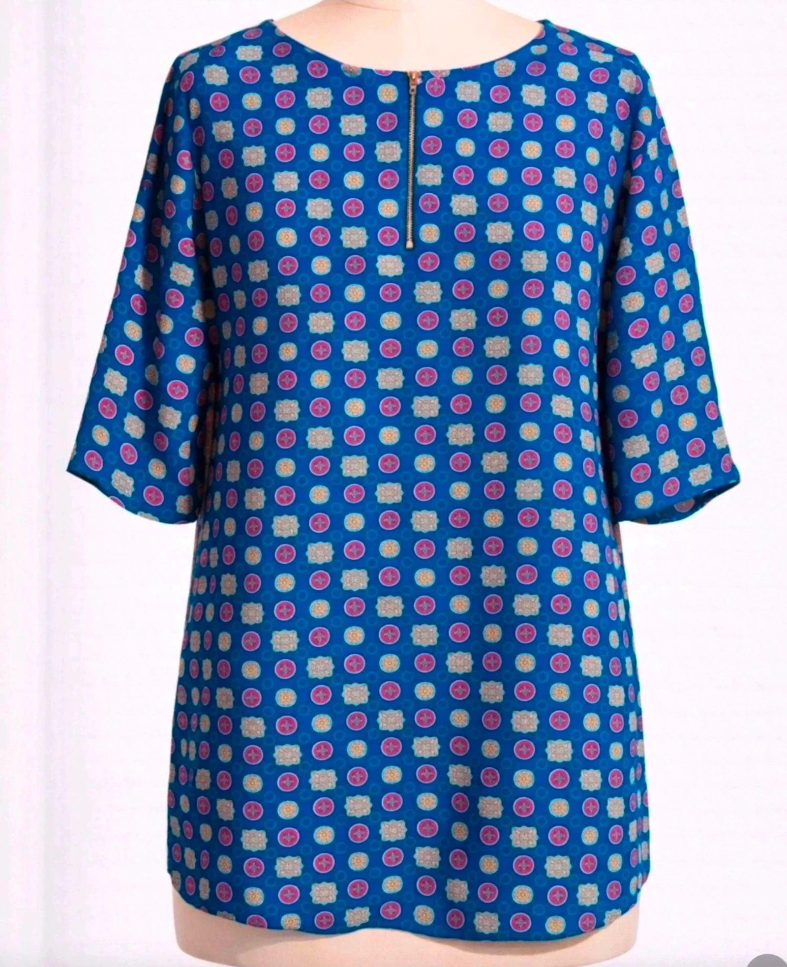 💙 Tunique bleu vif à motifs – Taille 44/46/48